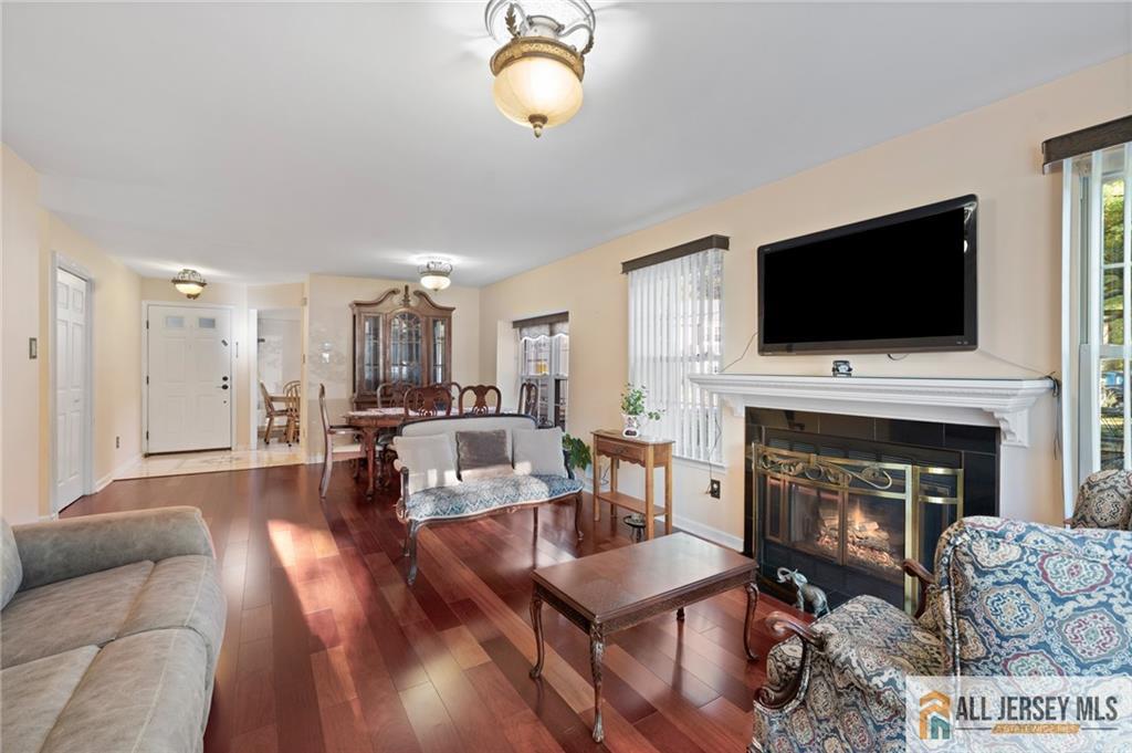 Listing Photo 5 - Condo for sale in building located at 29 Avebury Pl, Somerset, NJ 08873