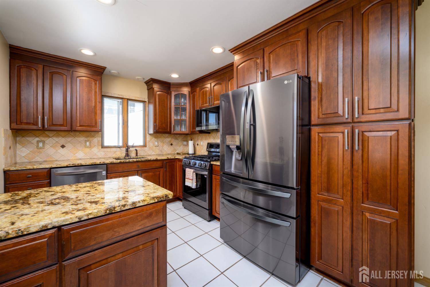 Photo 3 of Single family home for sale at 41 Wilson Dr, Fords, NJ 08863 | MLS# 2705993R | Listing updated on 2026-10-09