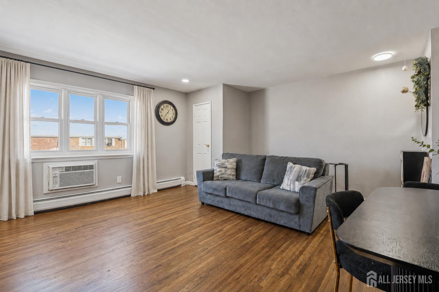 Listing Photo 5 - Condo for sale in building located at 43 Gramercy Gdns, Middlesex, NJ 08846 - Unit #B