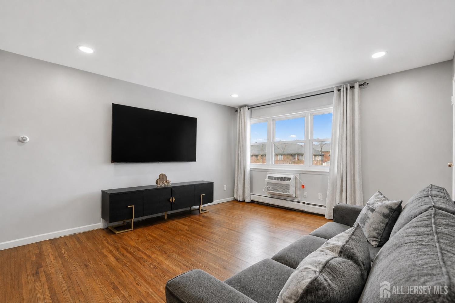 Listing Photo 4 - Condo for sale in building located at 43 Gramercy Gdns, Middlesex, NJ 08846 - Unit #B