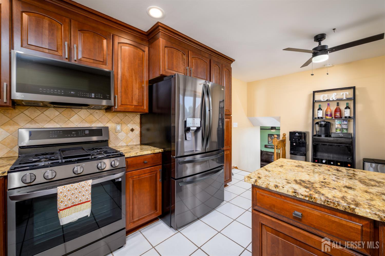 Photo 4 of Single family home for sale at 41 Wilson Dr, Fords, NJ 08863 | MLS# 2705993R | Listing updated on 2026-10-09