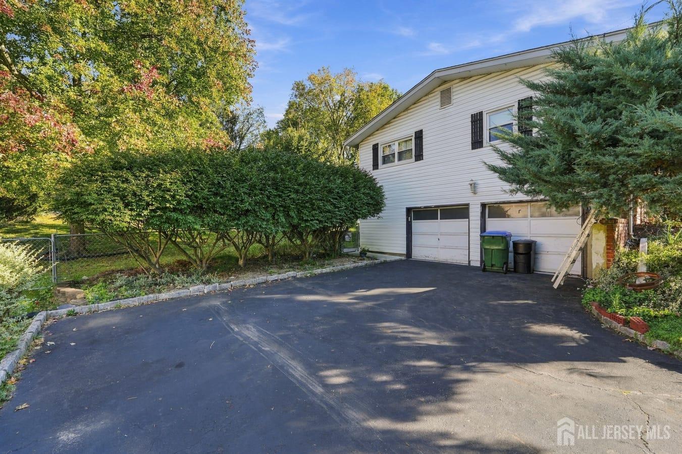 Photo 3 of Single family home for sale at 26 Chandler Rd, Edison, NJ 08820 | MLS# 2705616R | Listing updated on 2026-10-09