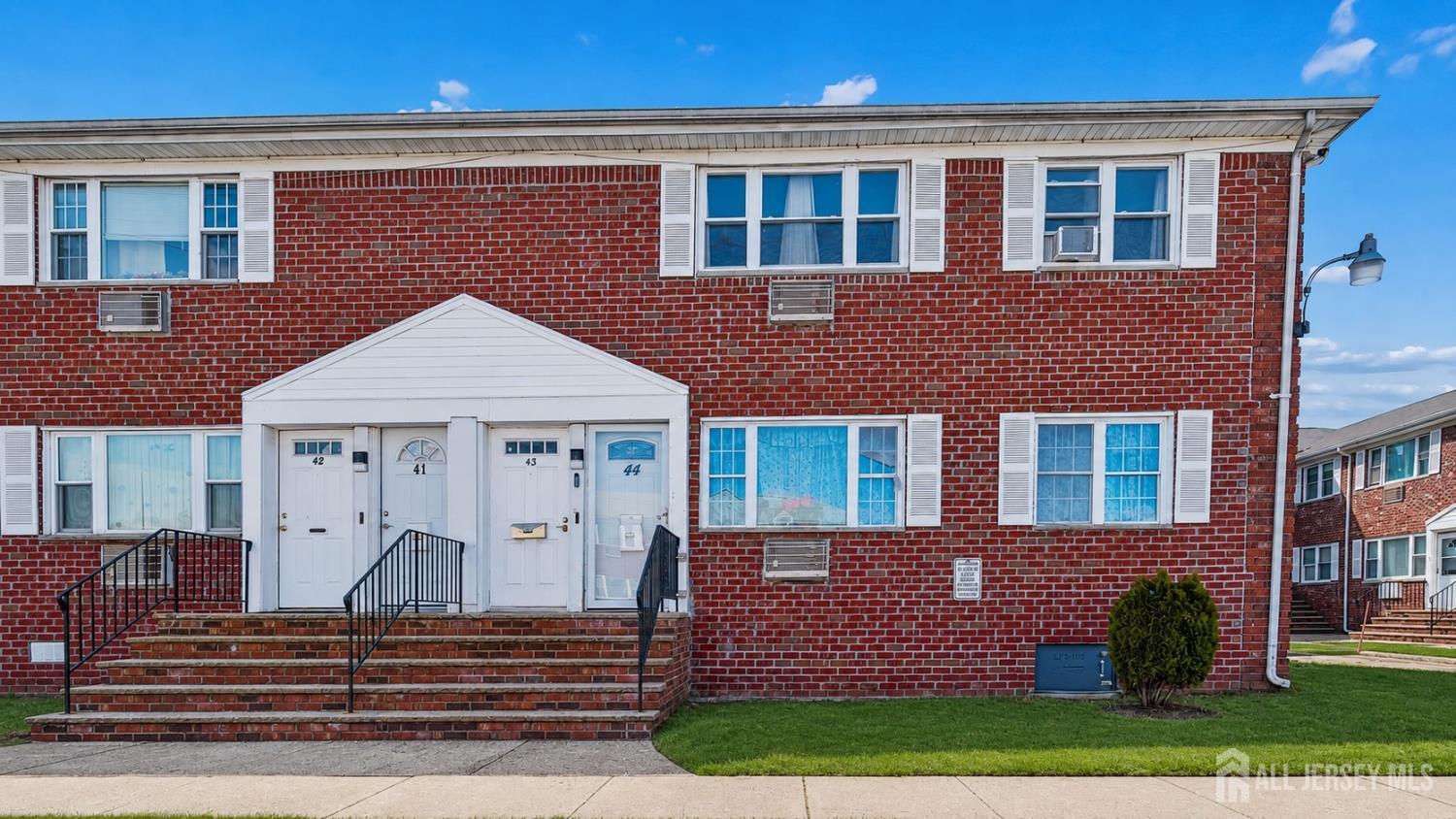 Photo 1 of Condo for sale at 43 Gramercy Gdns #B, Middlesex, NJ 08846 | MLS# 2705946R | Listing updated on 2026-10-08