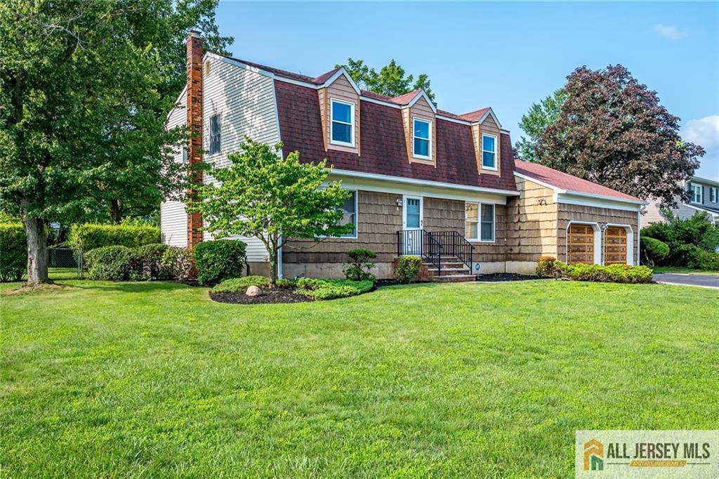 Single family home for sale at 8 Dov Pl, Kendall Park, NJ 08824 | MLS# 2770132M