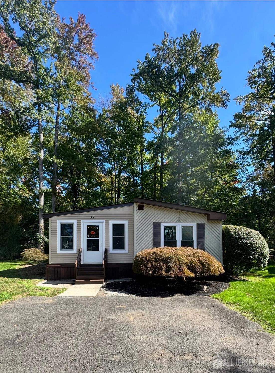 Photo 2 of Manufactured home for sale at 27 Hemming Way Dr, North Brunswick, NJ 08902 | MLS# 2704120R | Listing updated on 2026-10-09