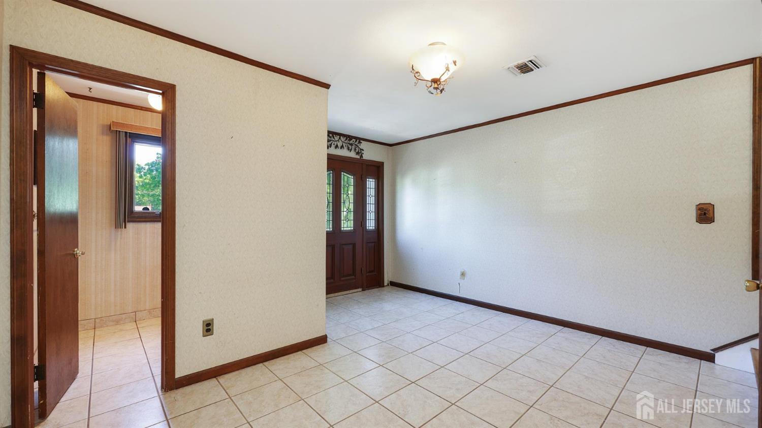 Photo 4 of Single family home for sale at 12 Nightingale St, Edison, NJ 08820 | MLS# 2706141R | Listing updated on 2026-10-13
