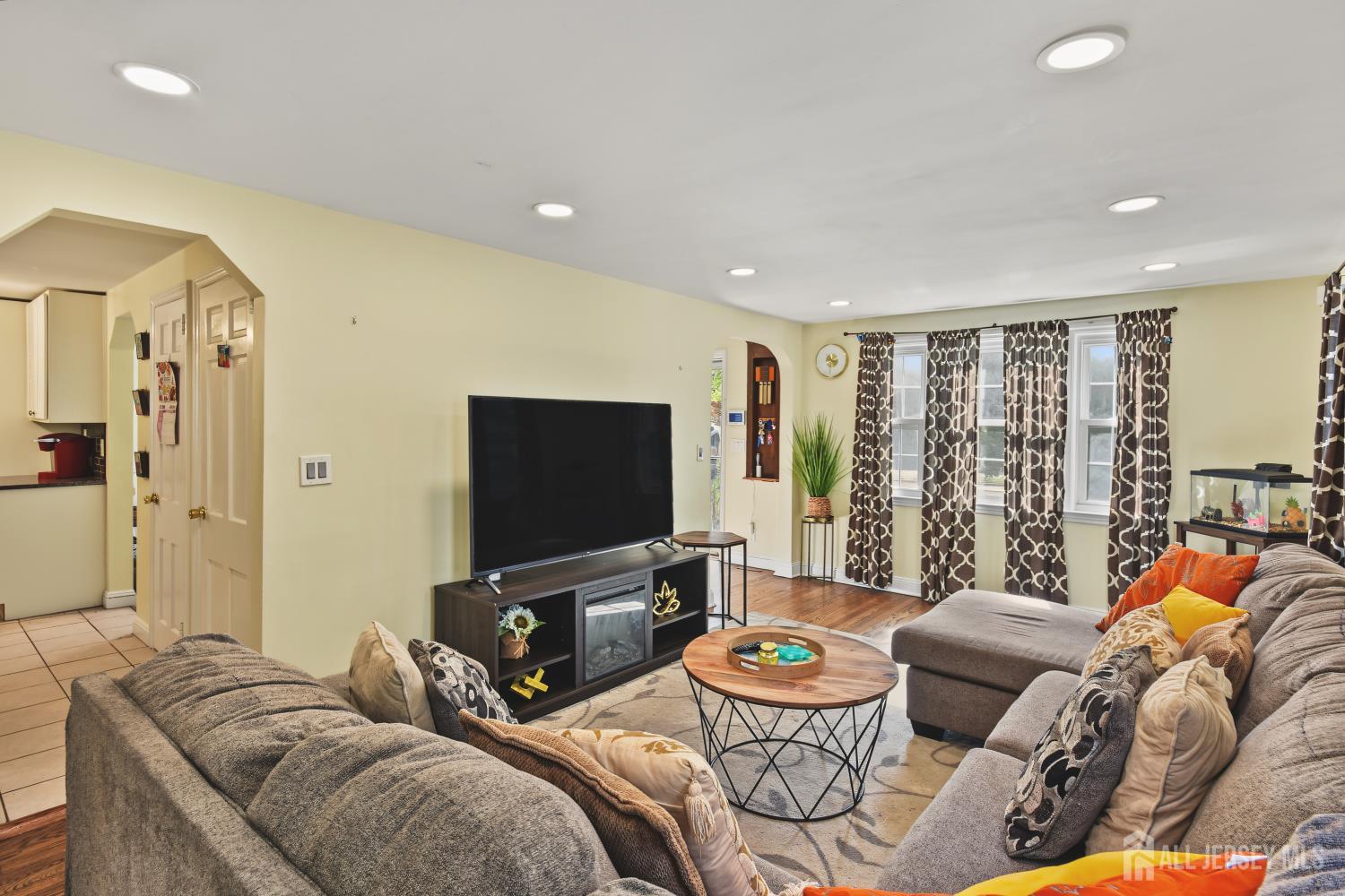 Listing photo 6
