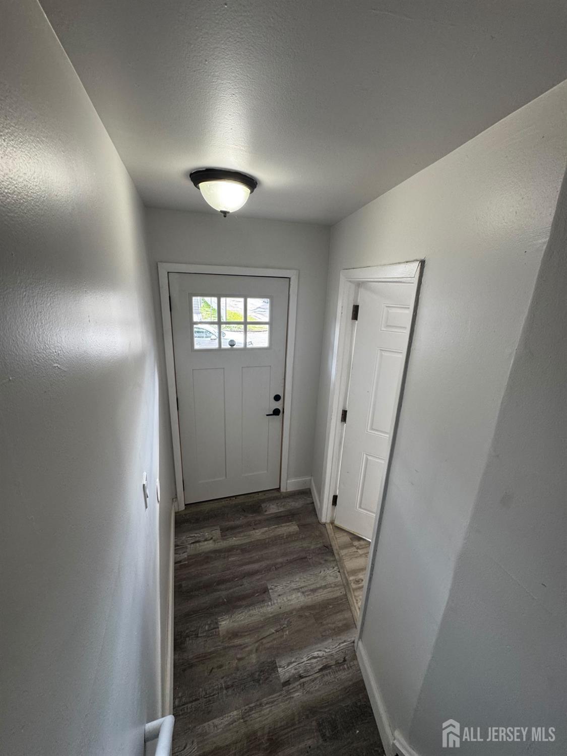 Listing photo 6