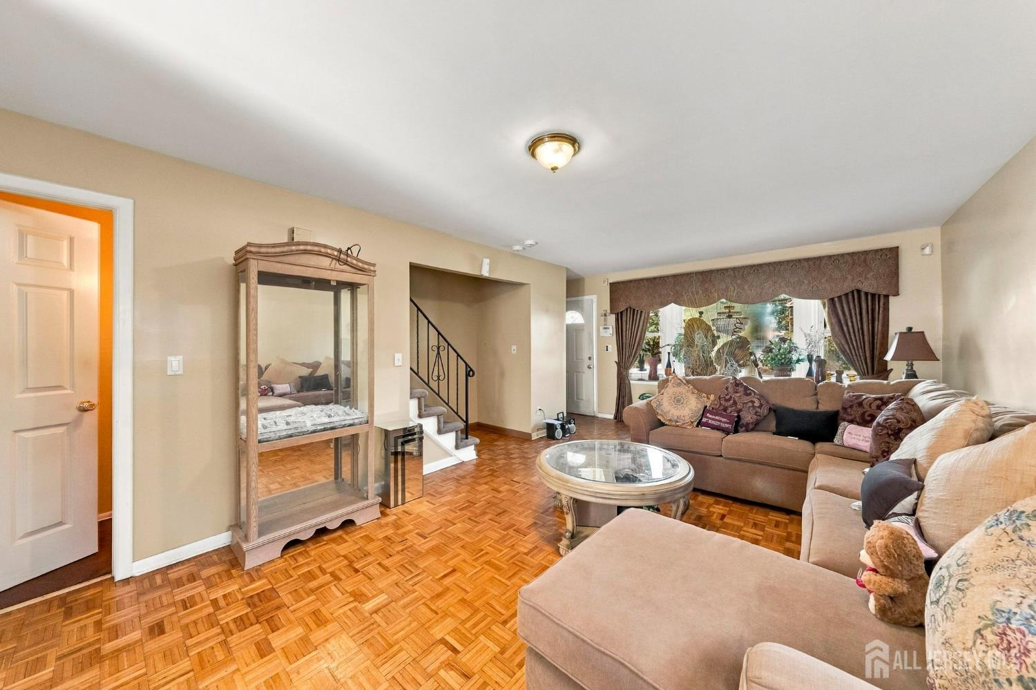 Listing photo 6