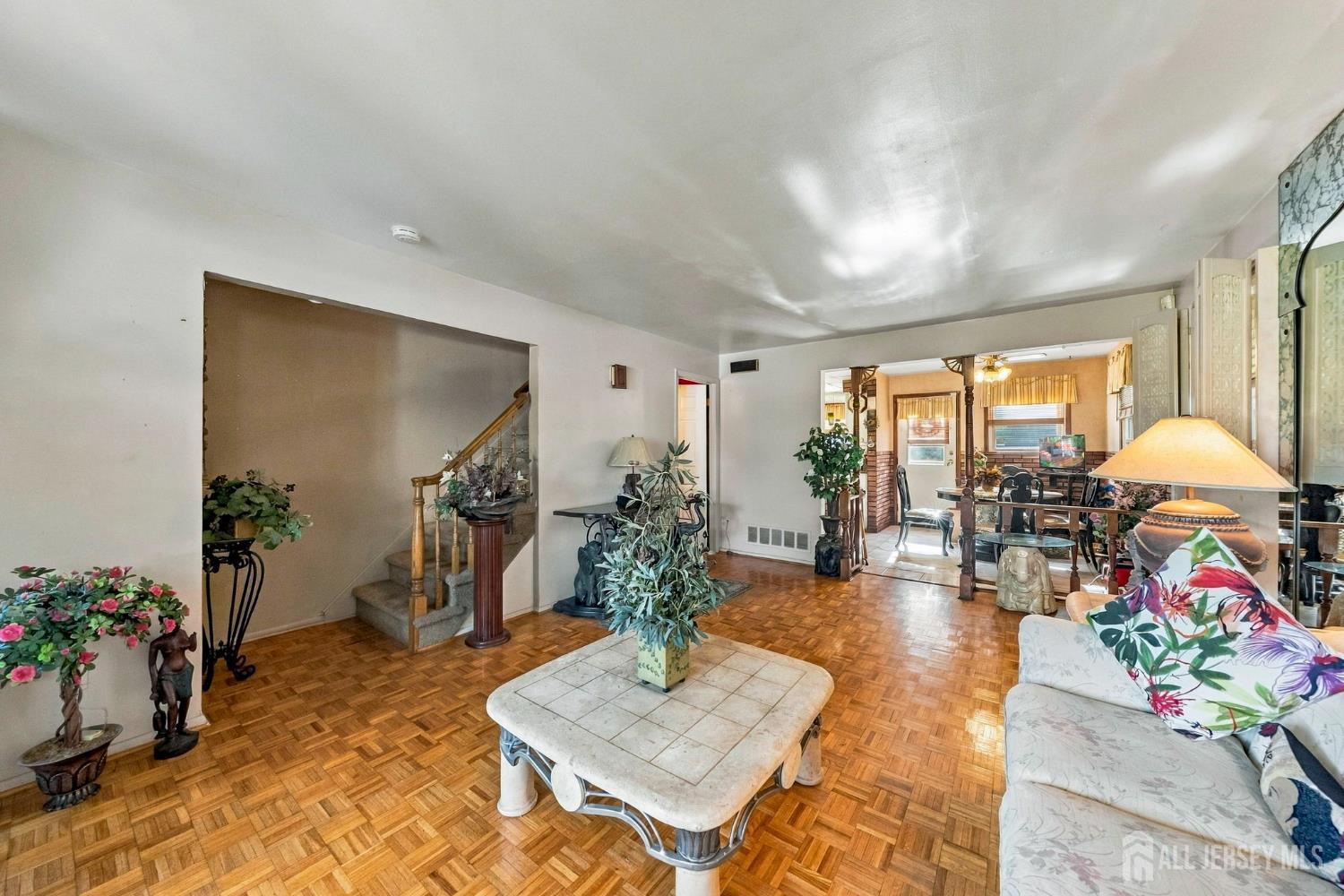 Listing photo 6