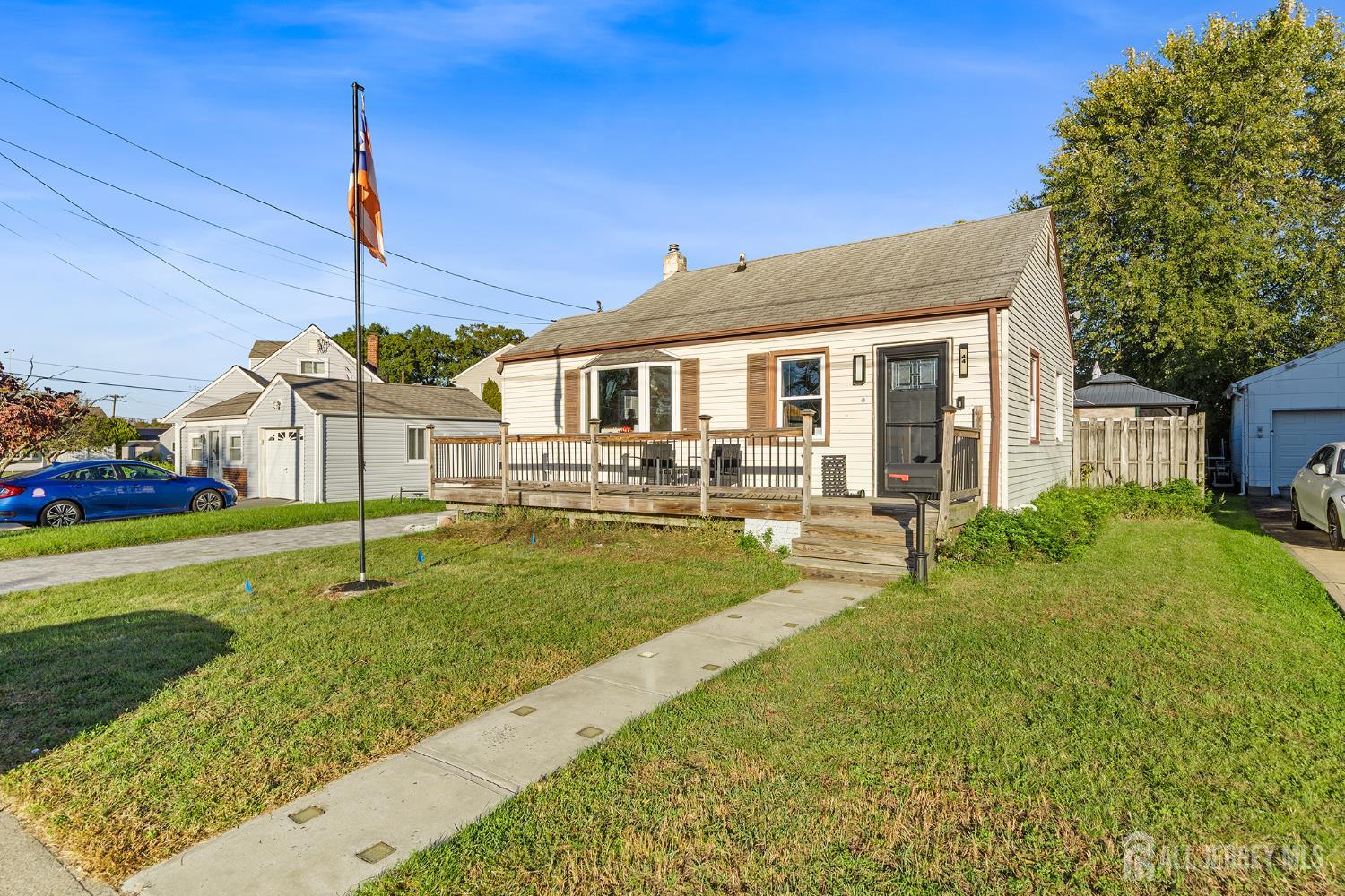 Listing photo 2