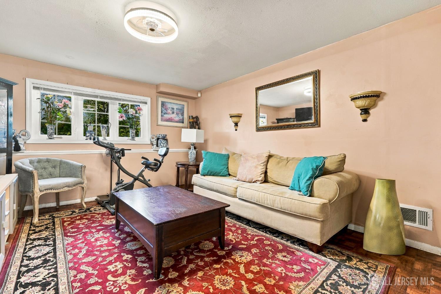 Listing photo 6