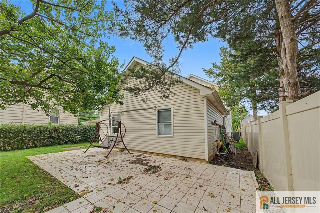 Listing photo 6
