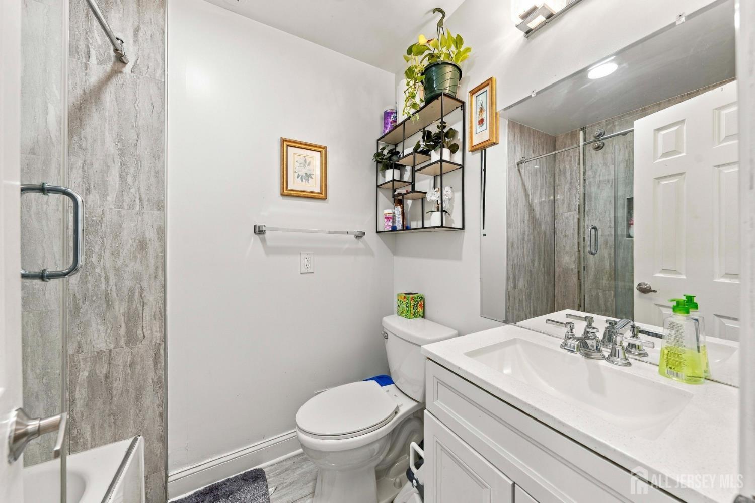 Listing photo 6