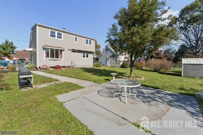 Listing photo 5