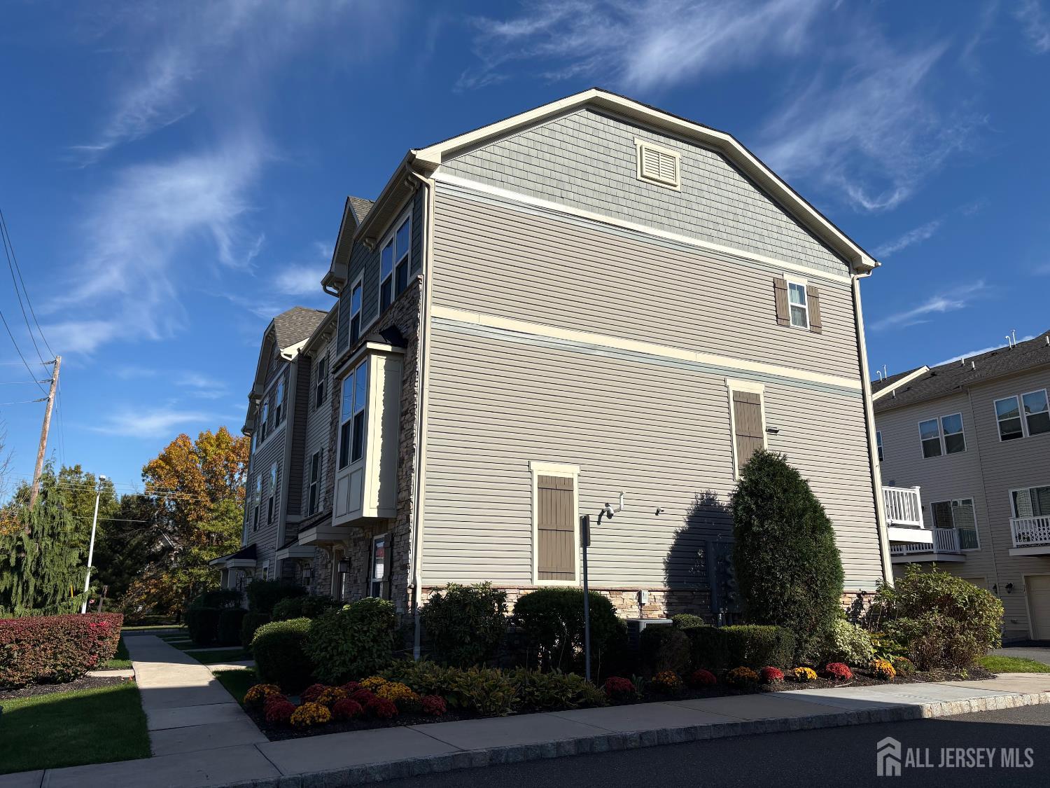 Photo 3 of Townhouse for sale at 101 Bayside Ct, South Amboy, NJ 08879 | MLS# 2706983R | Listing updated on 2026-10-28