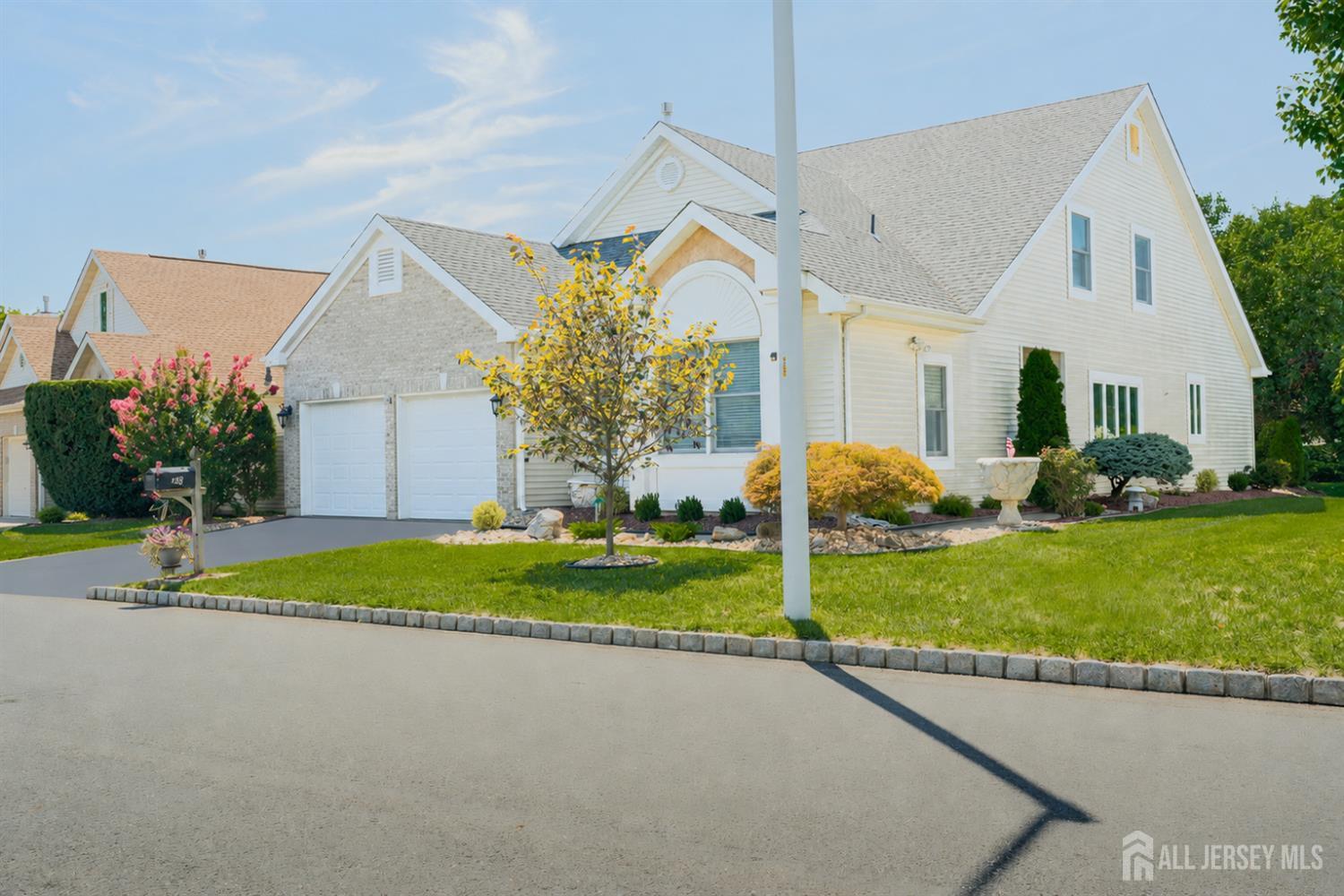 Photo 2 of Single family home for sale at 28 Brighton Ct, Monroe, NJ 08831 | MLS# 2707139R | Listing updated on 2026-10-30