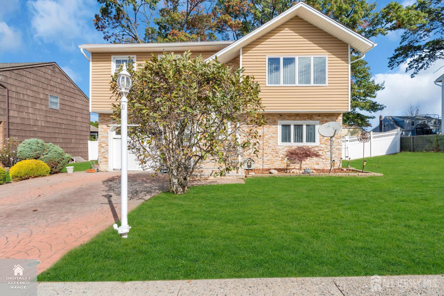 Photo 3 of Single family home for sale at 7 Thomas Ave, Sayreville, NJ 08879 | MLS# 2707058R | Listing updated on 2026-10-29